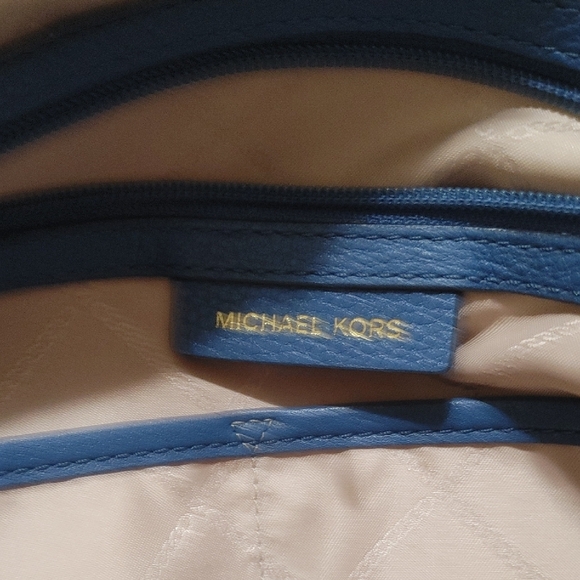 Michael Kors Navy Shoulder Bag with Gold Accents - Picture 5 of 7